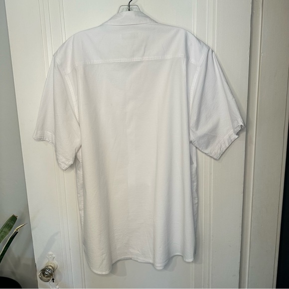 Tommy Bahama Men's Nova Wave Cotton-Blend Short-Sleeve Shirt - Picture 8 of 14